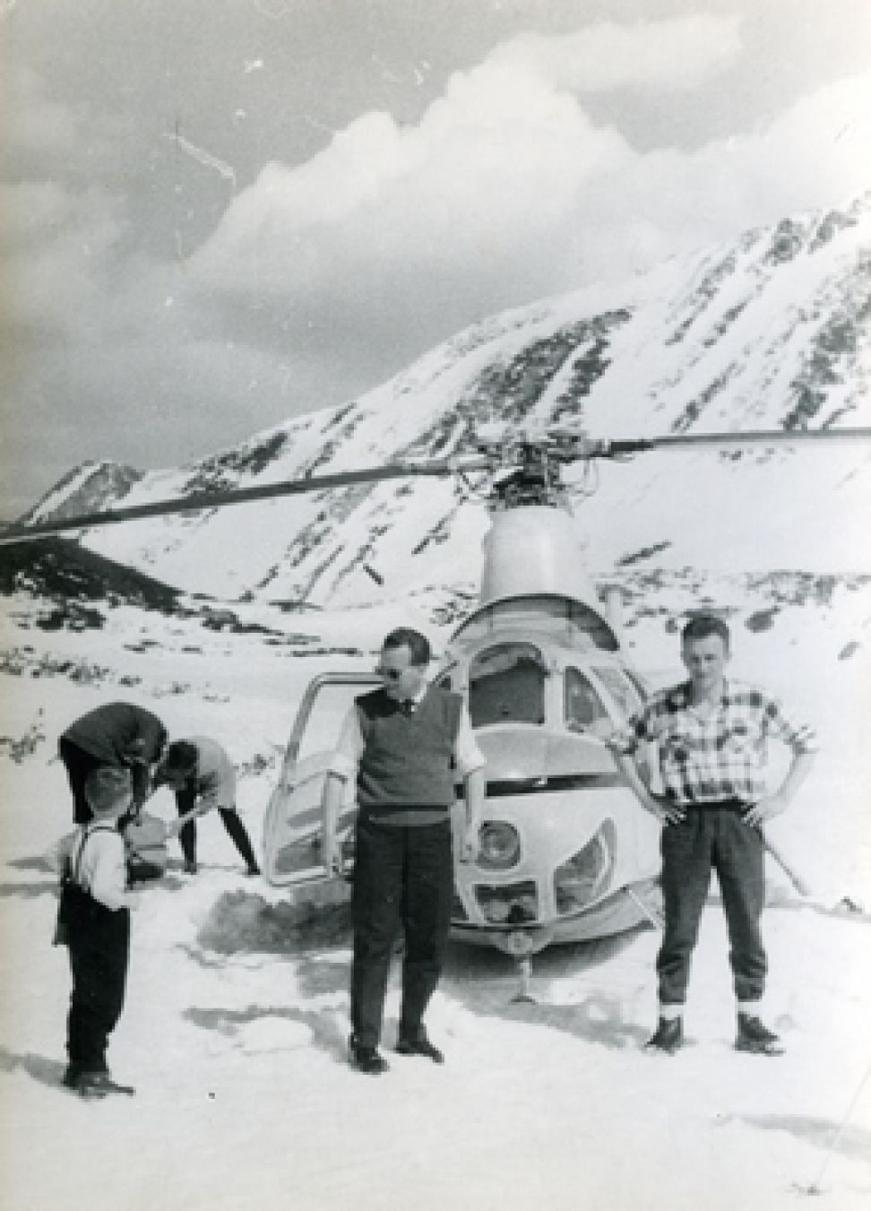 TOPR Rescuers operating SM-1