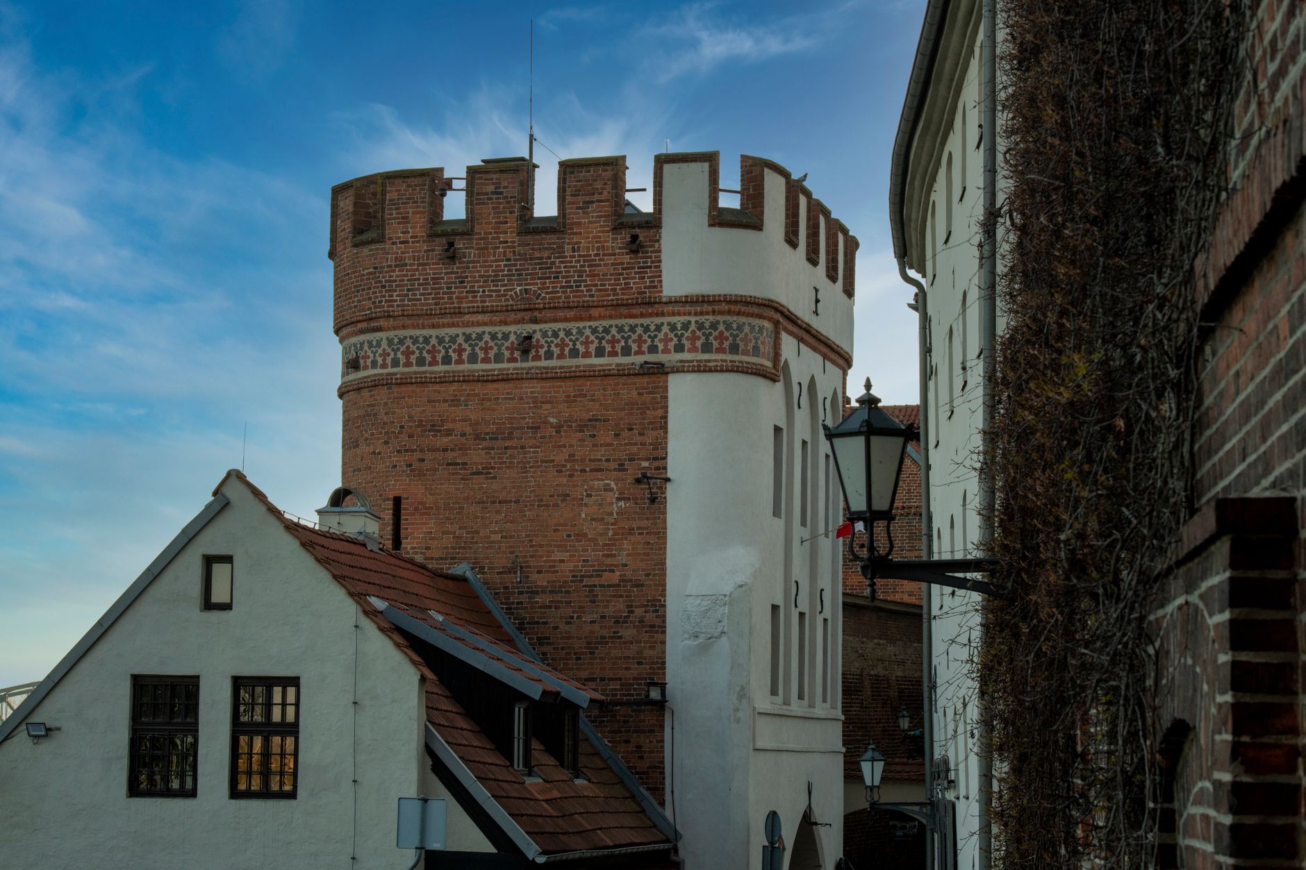 Capture of a medieval brick tower in the historic city of Toruń, showcasing Gothic architecture.